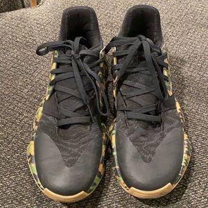 Adidas Harden vol 4’s size: 7.5
